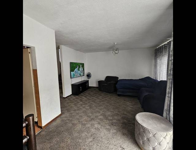 2 BEDROOM TOWNHOUSE FOR SALE IN BIRCHLEIGH